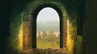 Bewusstsein erweitern: Wie Urteilen zum Schlüssel für spirituelles Erwachen wird