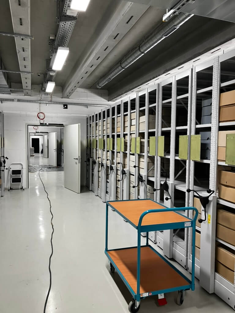 Magazinräume im Dokumentationszentrum Borna Rollregale im Magazinraum des Kreisarchivs Landkreis Leipzig in Borna