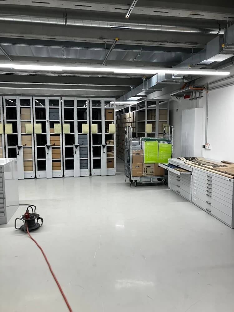 Rollregale im Magazinraum des Kreisarchivs Landkreis Leipzig in Borna
