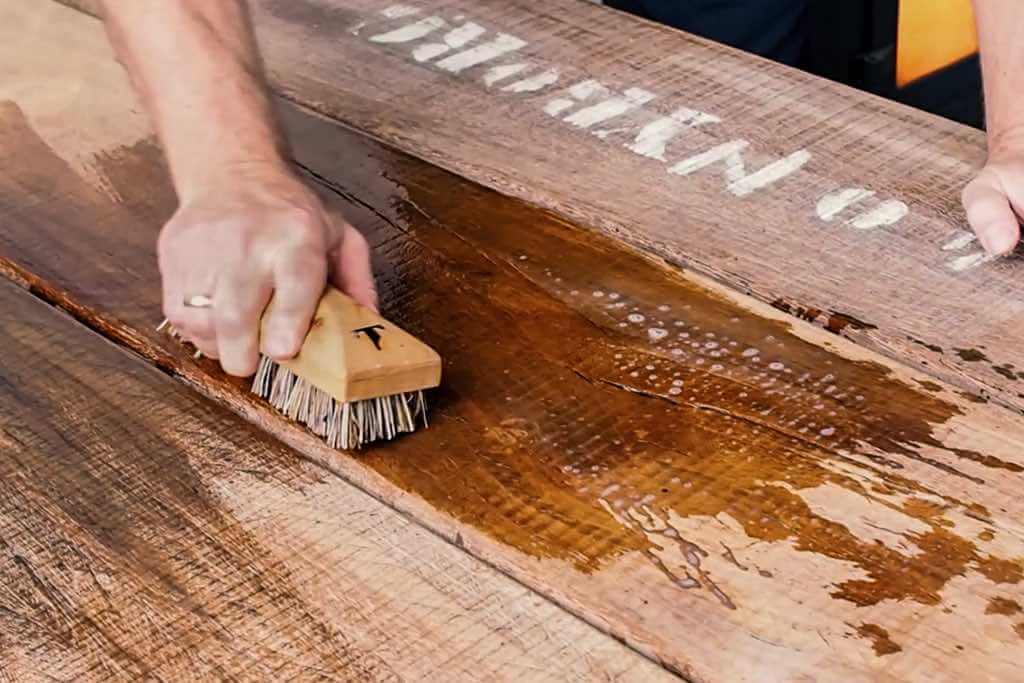 Holzoberflächen natürlich reinigen, pflegen und schützen | ofivo