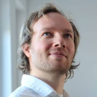 portrait porträt zeichnen lernen kohle maxim simonenko hübsche frau porträt