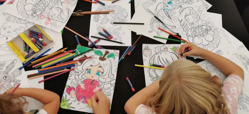 Kinder malen Ausmalbilder von Maxim Simonenko aus