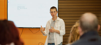 Die Strategie hinter organischen und bezahlten Social Media Marketing Kampagnen