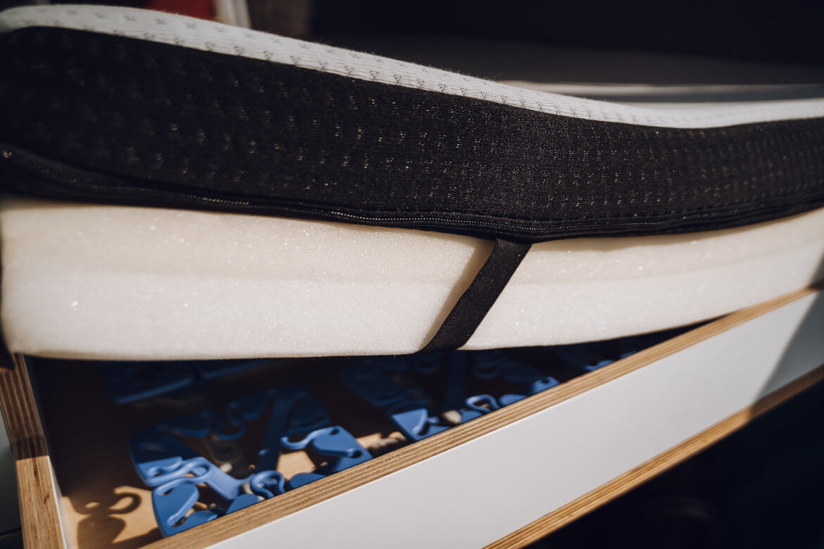 MTB Regeneration unterwegs Schlafsetup Blackroll Topper und Schaumstollpolster