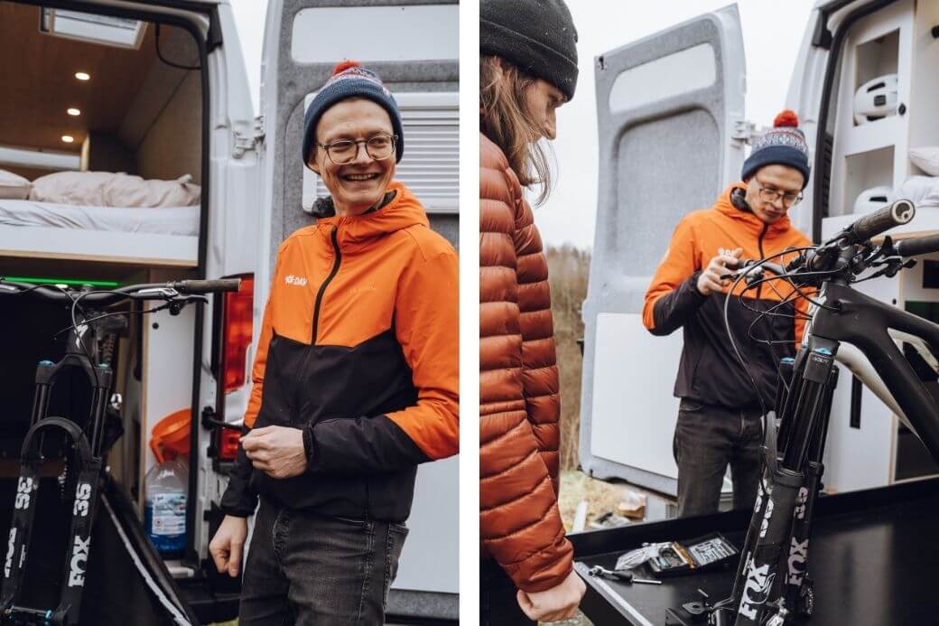 Holger Bär von Mountain Products hilft und beim finden der richtigen Positionierung der Steckachsen-Halter und zeigt uns verschiedene Montagemöglichkeiten
