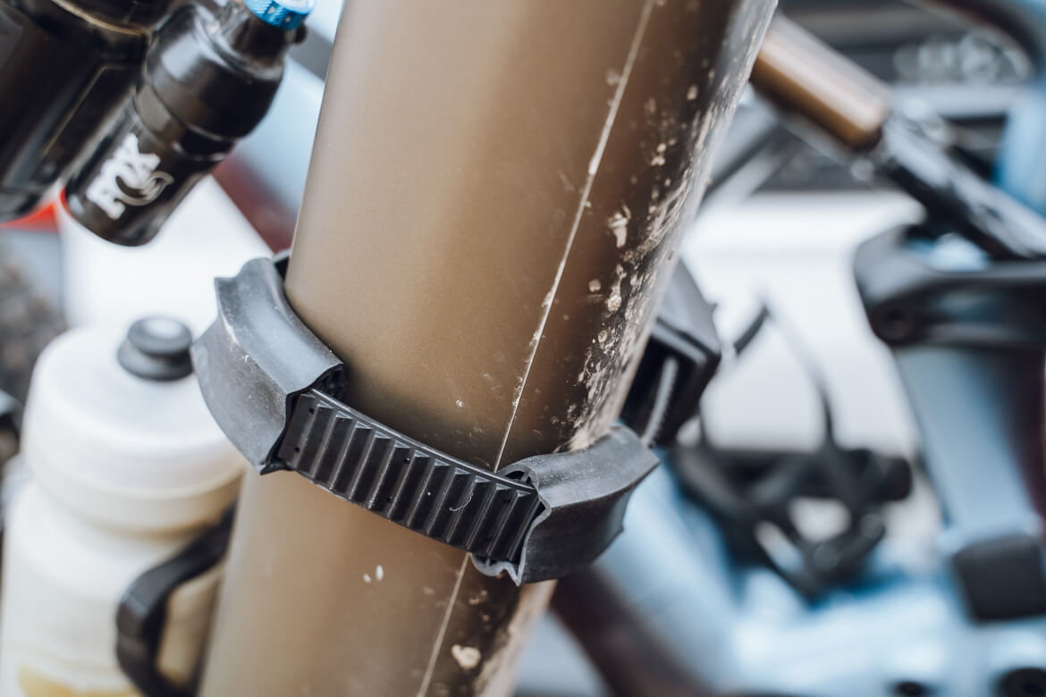 Atera Forza L Fahrradtraeger Ueberspannschutz für Carbonrahmen