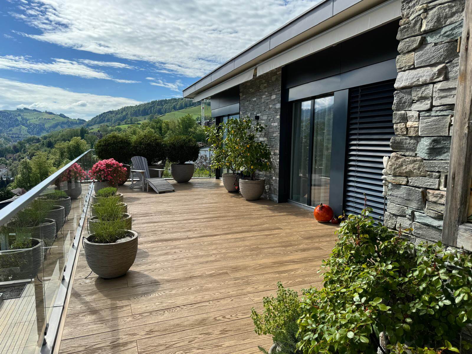 Bodenbelag Balkon: Die besten wetterfesten Lösungen im Überblick