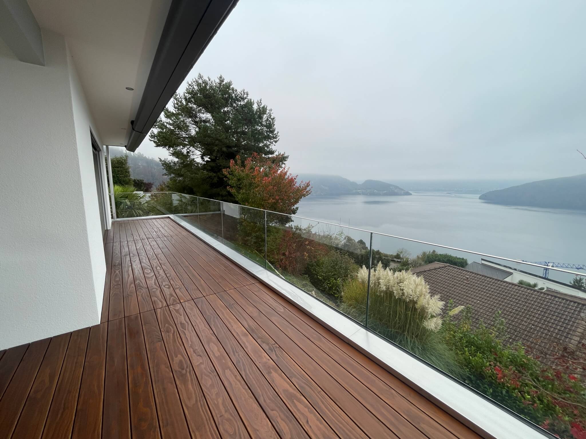 Holzterrasse Accoya braun behandelt