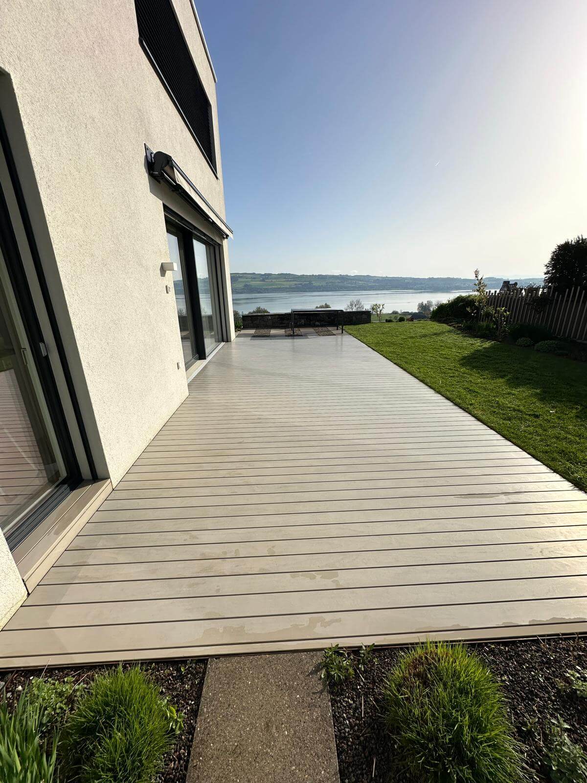 Holzterrasse grau behandelt 