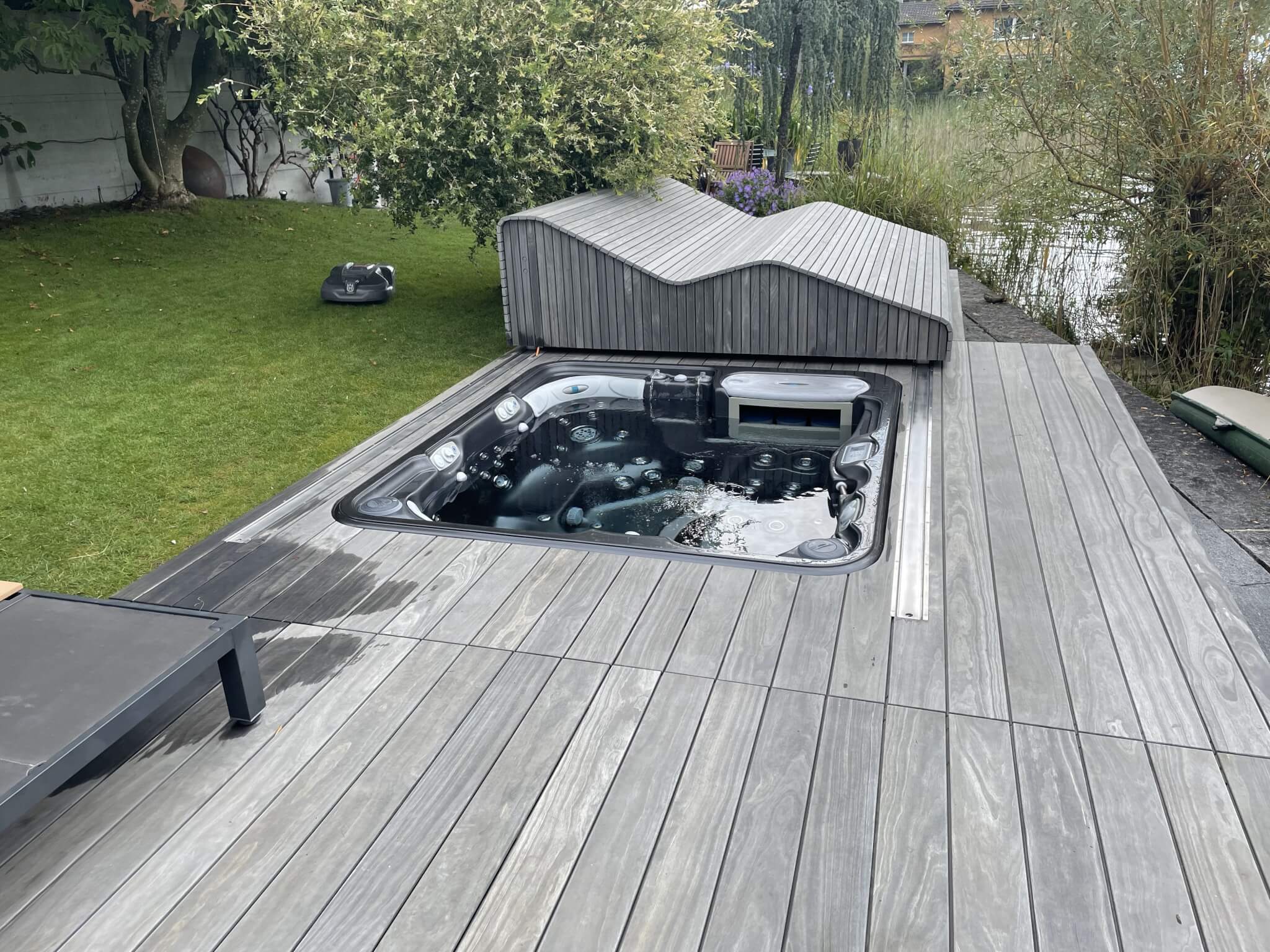 Whirlpool Abdeckung Holz grau