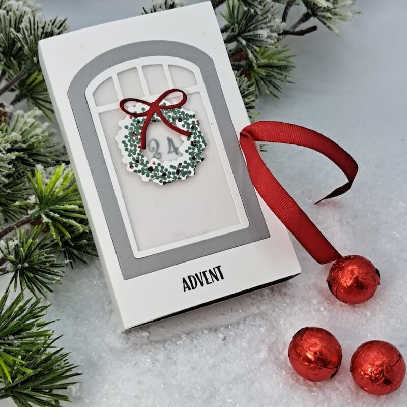 Fertiger Kalender mit Kranz und Advent-Schriftzug ohne Kerzenlicht