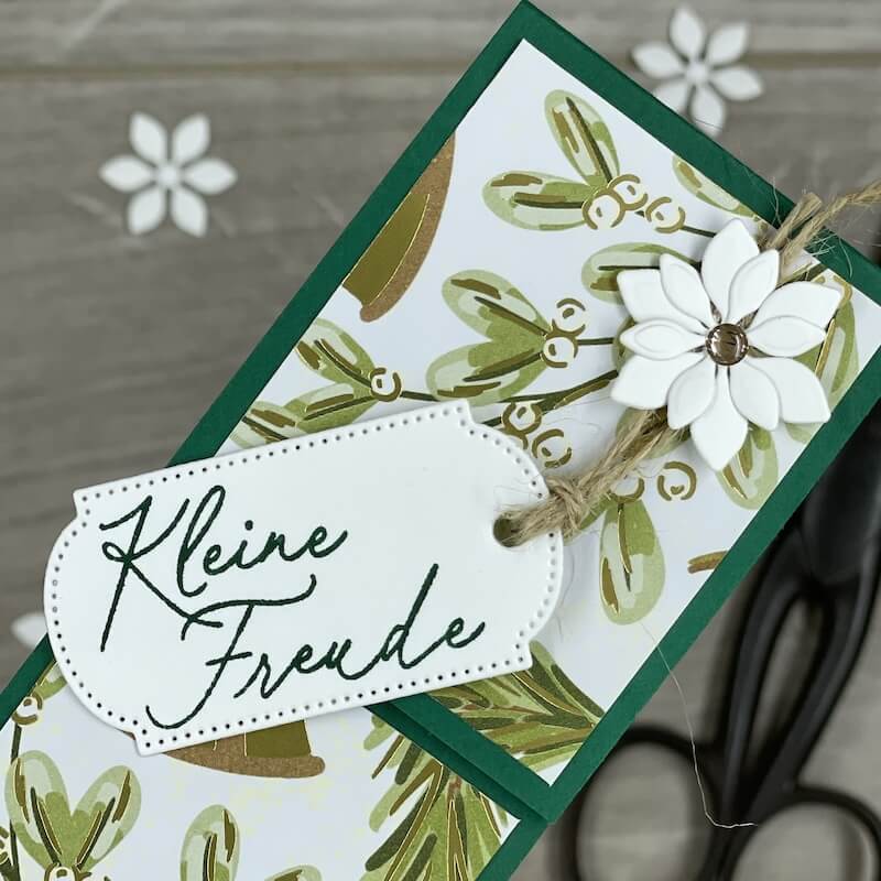 Fertiges grünes Goodie mit Blüte und Anhänger Kleine Freude, Stampin’ Up!