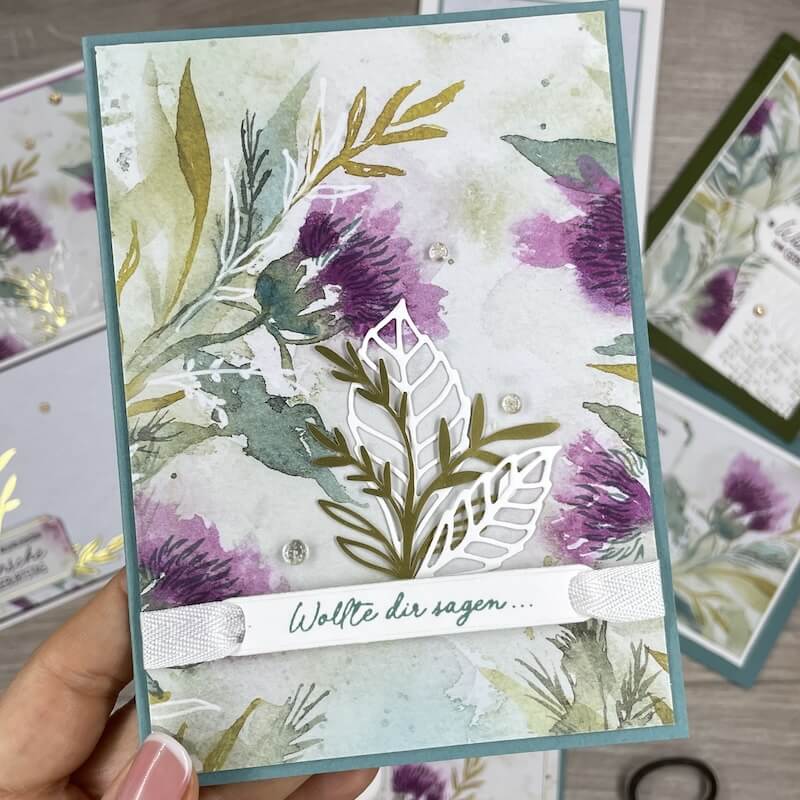 Fertige florale Karte Wollte dir sagen mit Distelmotiv und Blättern