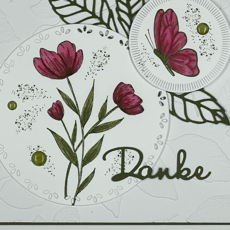 Fertige Banderole mit Tulpen, Schmetterling und Schriftzug Danke in Waldmoos