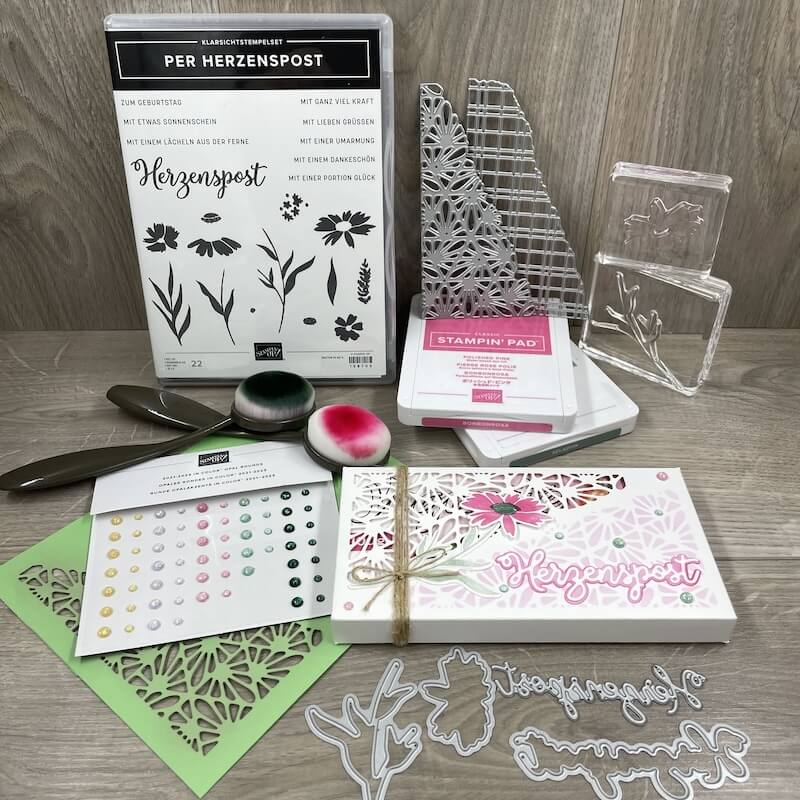Materialien der floralen Variante: Stempelset Per Herzenspost, Stempelkissen und Schablone von Stampin’ Up!