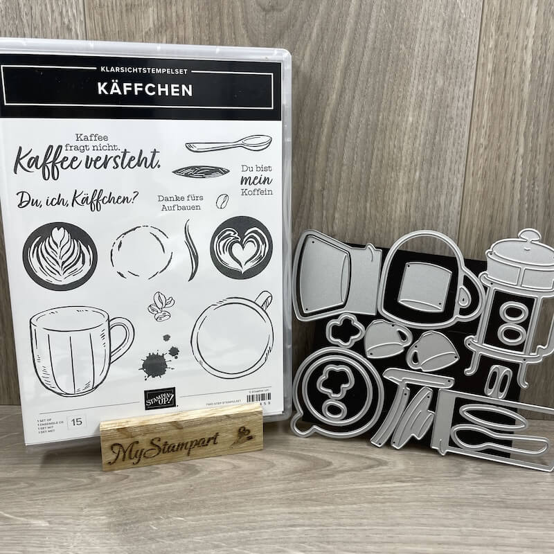 Klarsichtstempelset Käffchen mit Tassen, Kannen und Sprüchen, daneben die Stanzformen