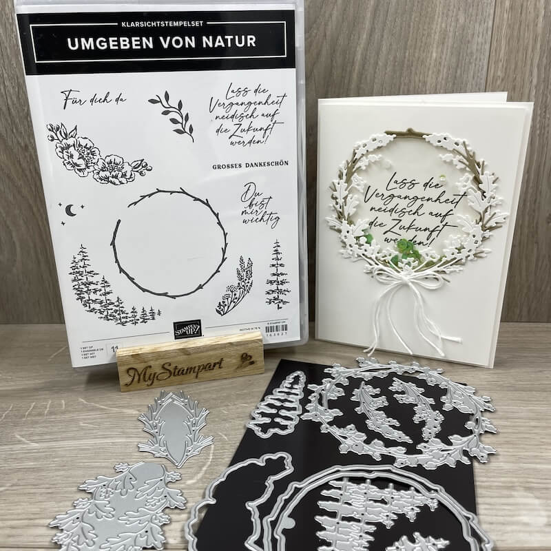 Produktpaket Umgeben von Natur mit fertiger Kranzkarte und den Stanzformen davor