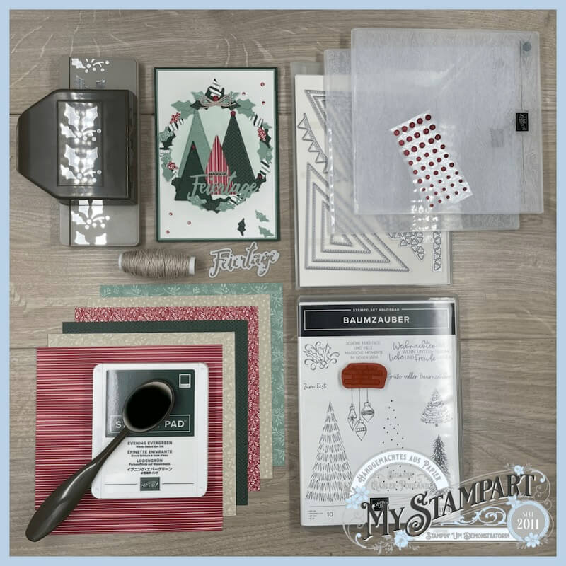 Flat Lay: fertige Weihnachtskarte mit Stempelset, Stanzformen und Papieren von Stampin’ Up!