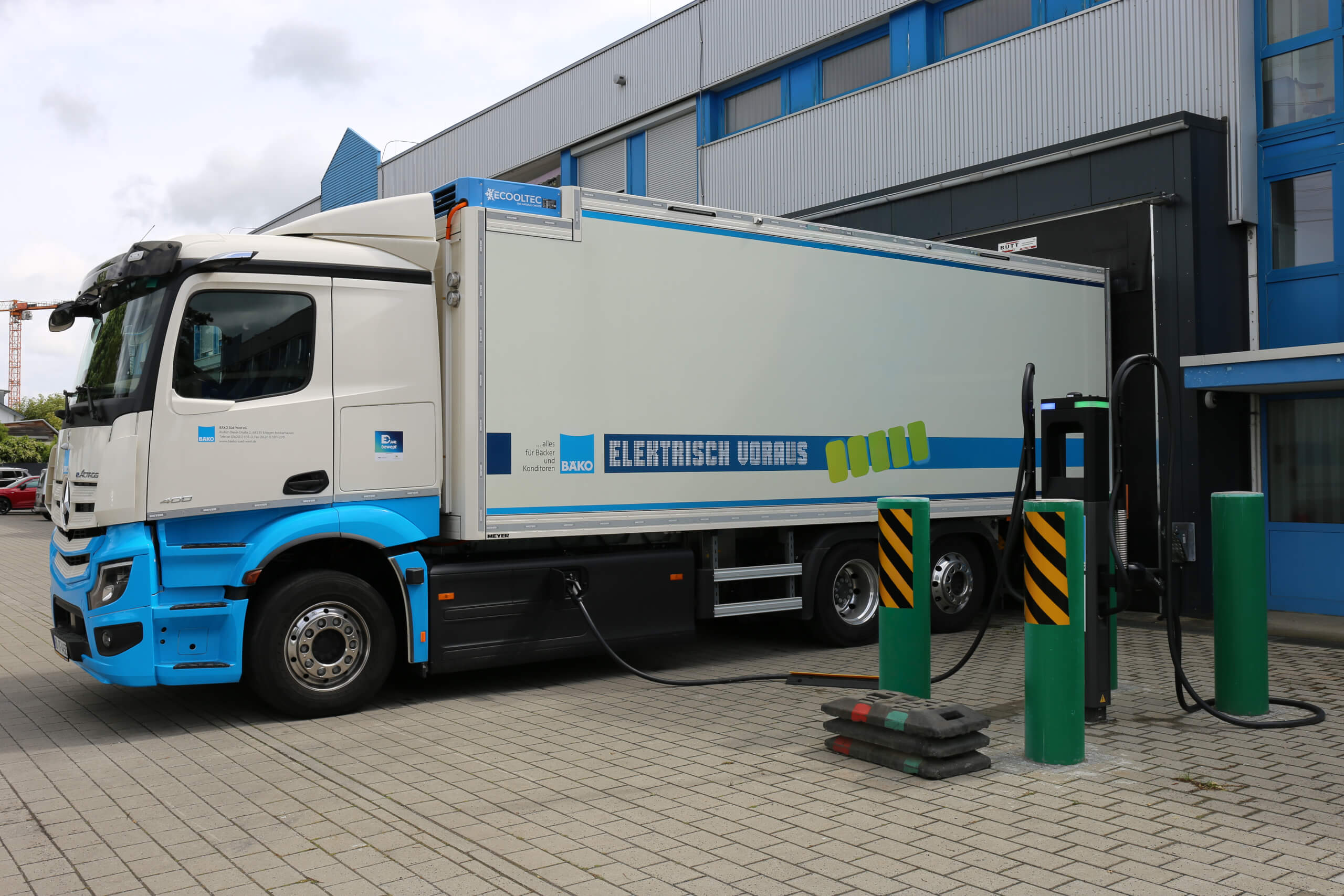 Elektrische Kühllogistik-Flotte der Bäko Süd-West im Betrieb mit elephi von IO-Dynamics