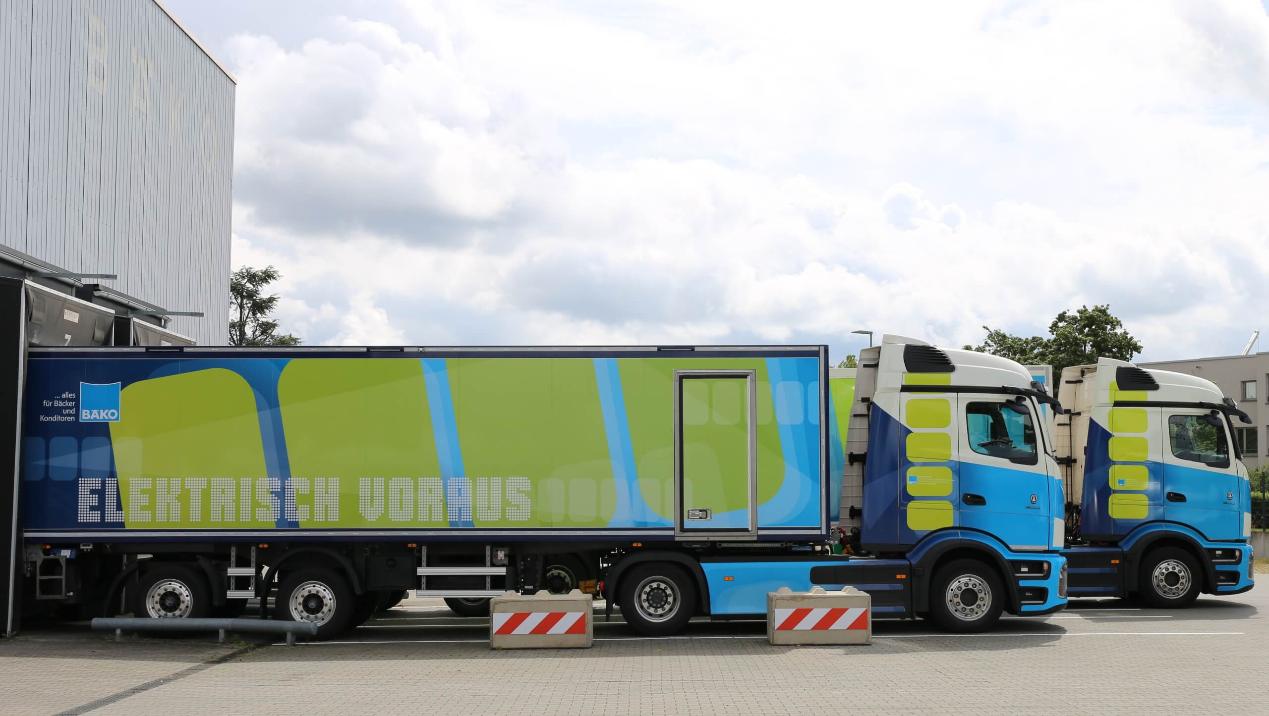 Mercedes eActros E-Lkw der Bäko Süd-West am Standort Edingen-Neckarhausen