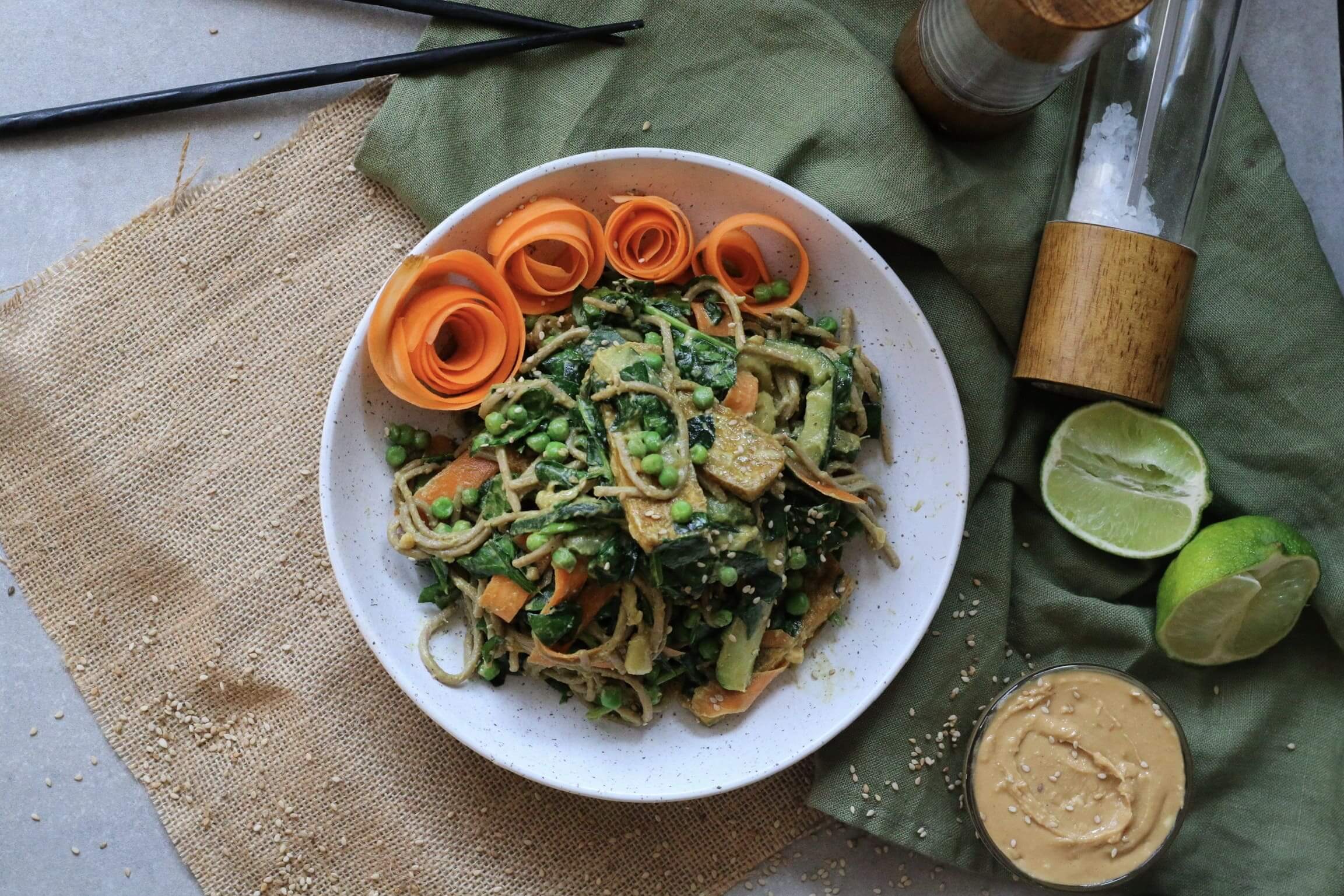 Soba-Nudel-Salat mit Erdnusssauce