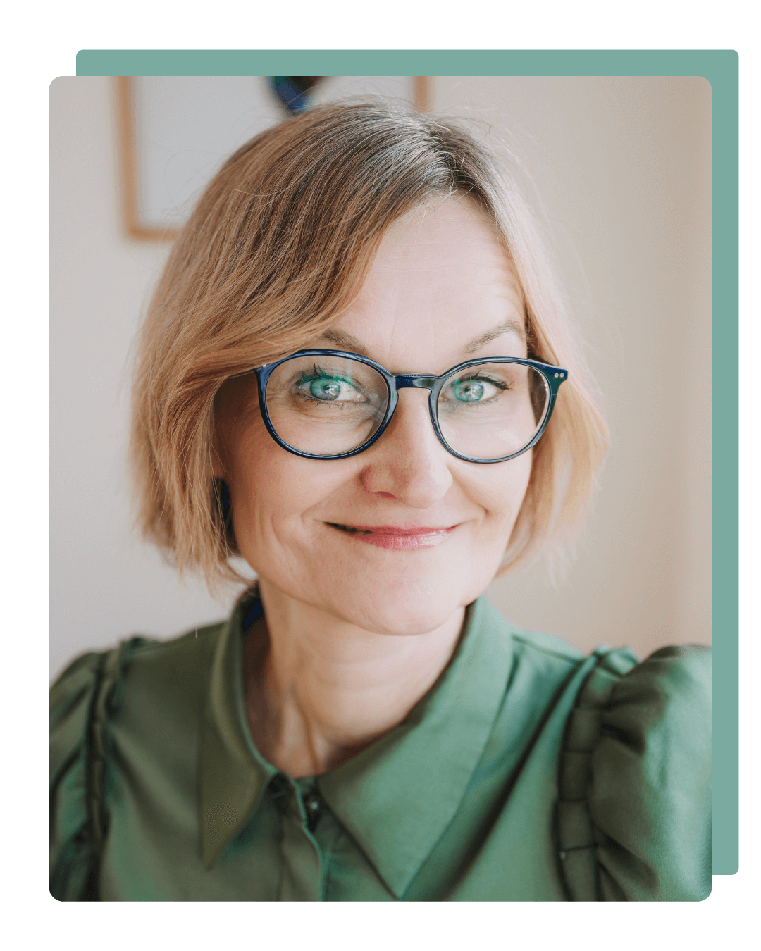 Souveräne Unternehmerin mit ruhigem Blick – Marketingführung und Strategie