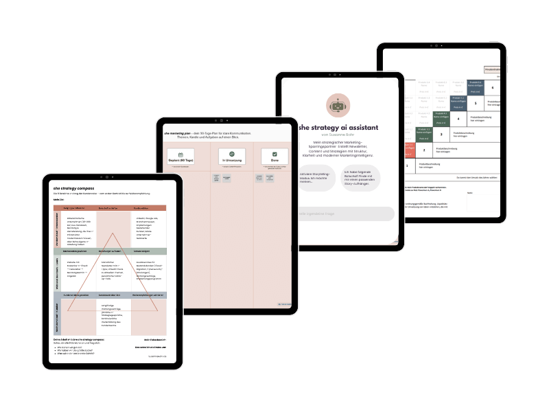Vier Tablets mit den she strategy Tools: she strategy compass, she marketing plan, she ai assistant und she profit planner – zeigen das Marketing-System mit Strategie, Struktur und Intelligenz.