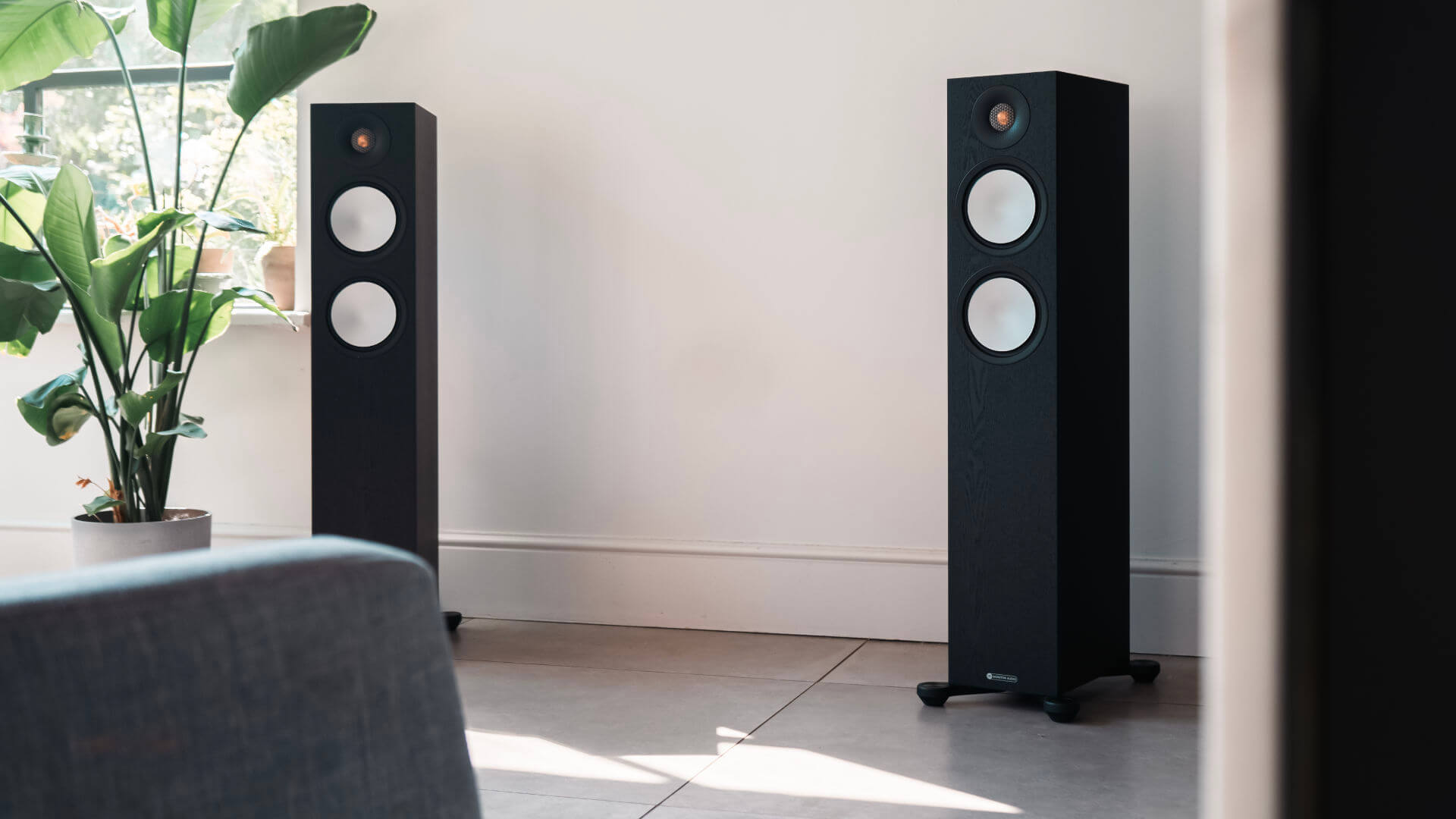 Monitor Audio Bronze 300 7G Schwarz Lifestyle