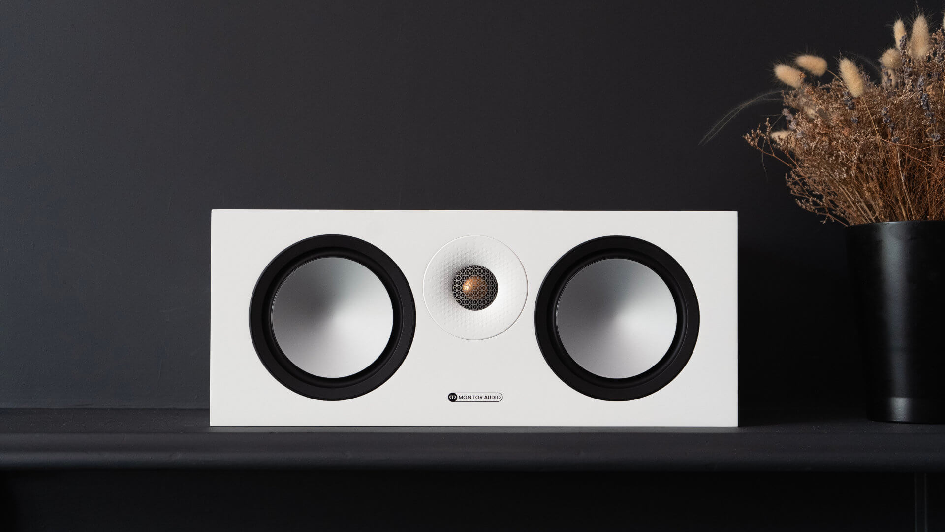 Monitor Audio Bronze Centre 7G Weiss Lifestyle