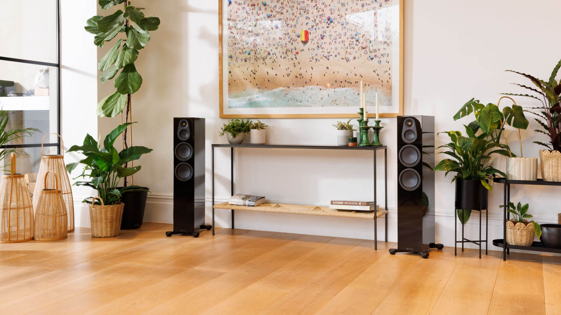 Monitor Audio Silver 300 8G Schwarz Hochglanz Lifestyle