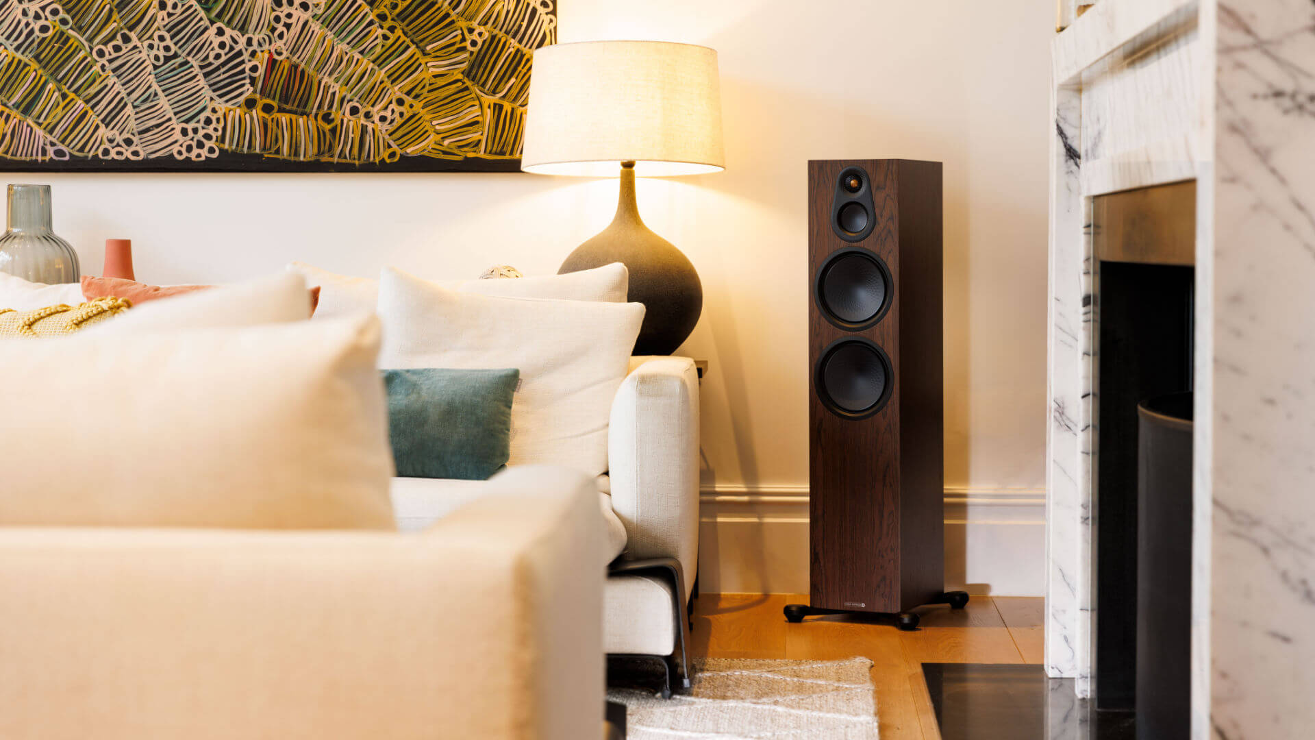 Monitor Audio Silver 500 8G Walnuss Lifestyle