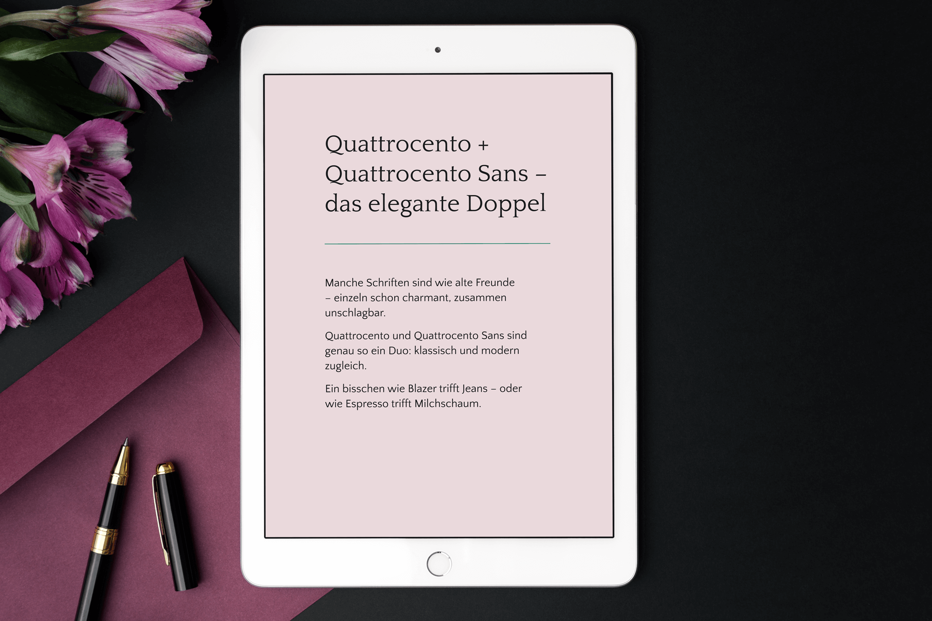 Mockup mit Tablet auf dunklem Hintergrund, darauf eine Designvorschau mit der Schriftkombination Quattrocento und Quattrocento Sans. Text über klassische und moderne Schriften im Branding.