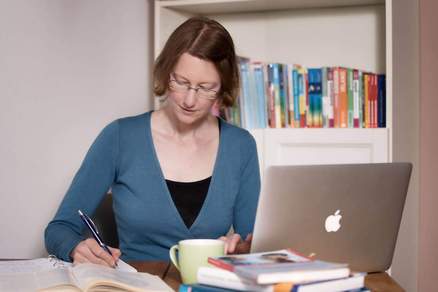 Sonja bei der Analyse-Arbeit