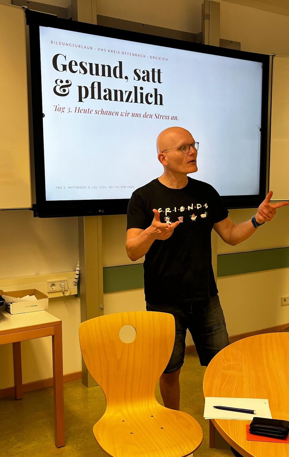 Oliver Haas beim Bildungsurlaub Gesund, satt und pflanzlich an der vhs Kreis Offenbach