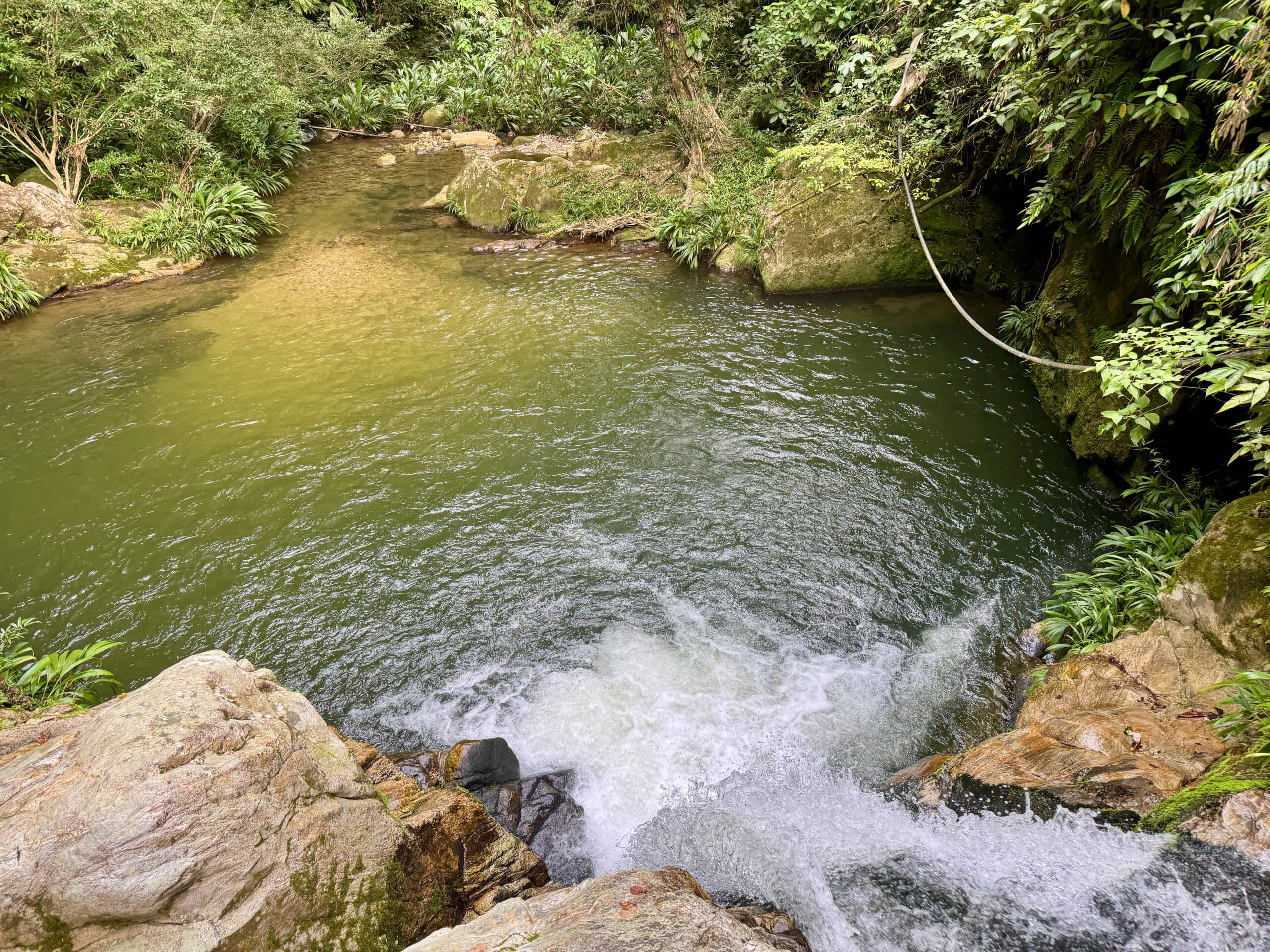 Natuerlicher Pool im Flussbett