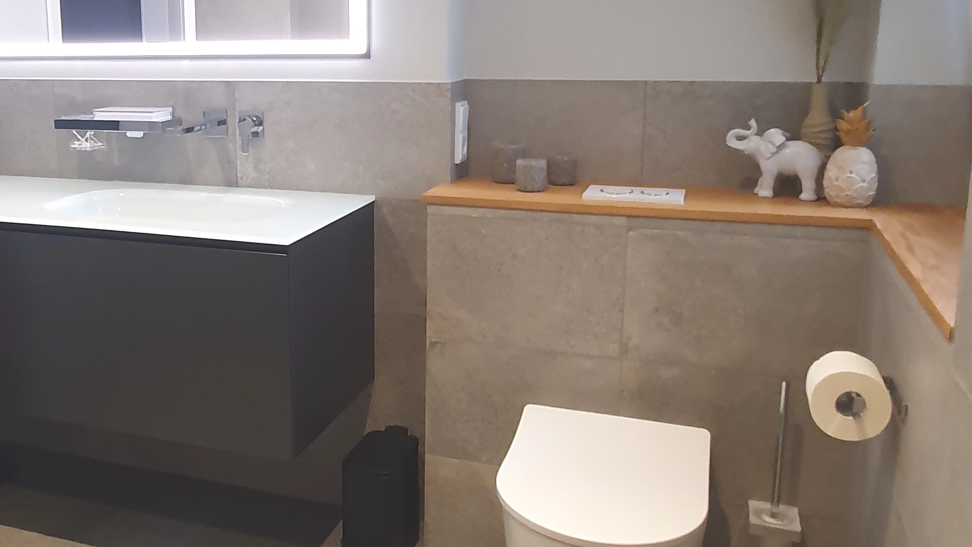 Komfortbad mit großzügiger Walk-in-Dusche