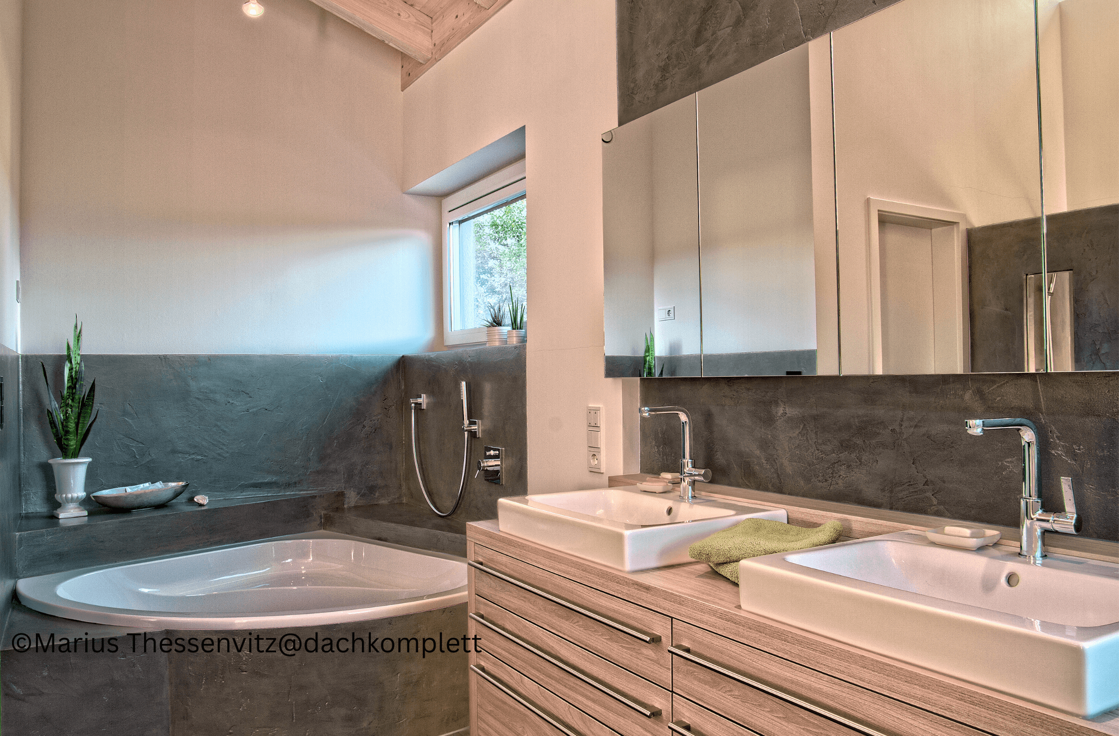 Bad mit Eckbadewanne 1