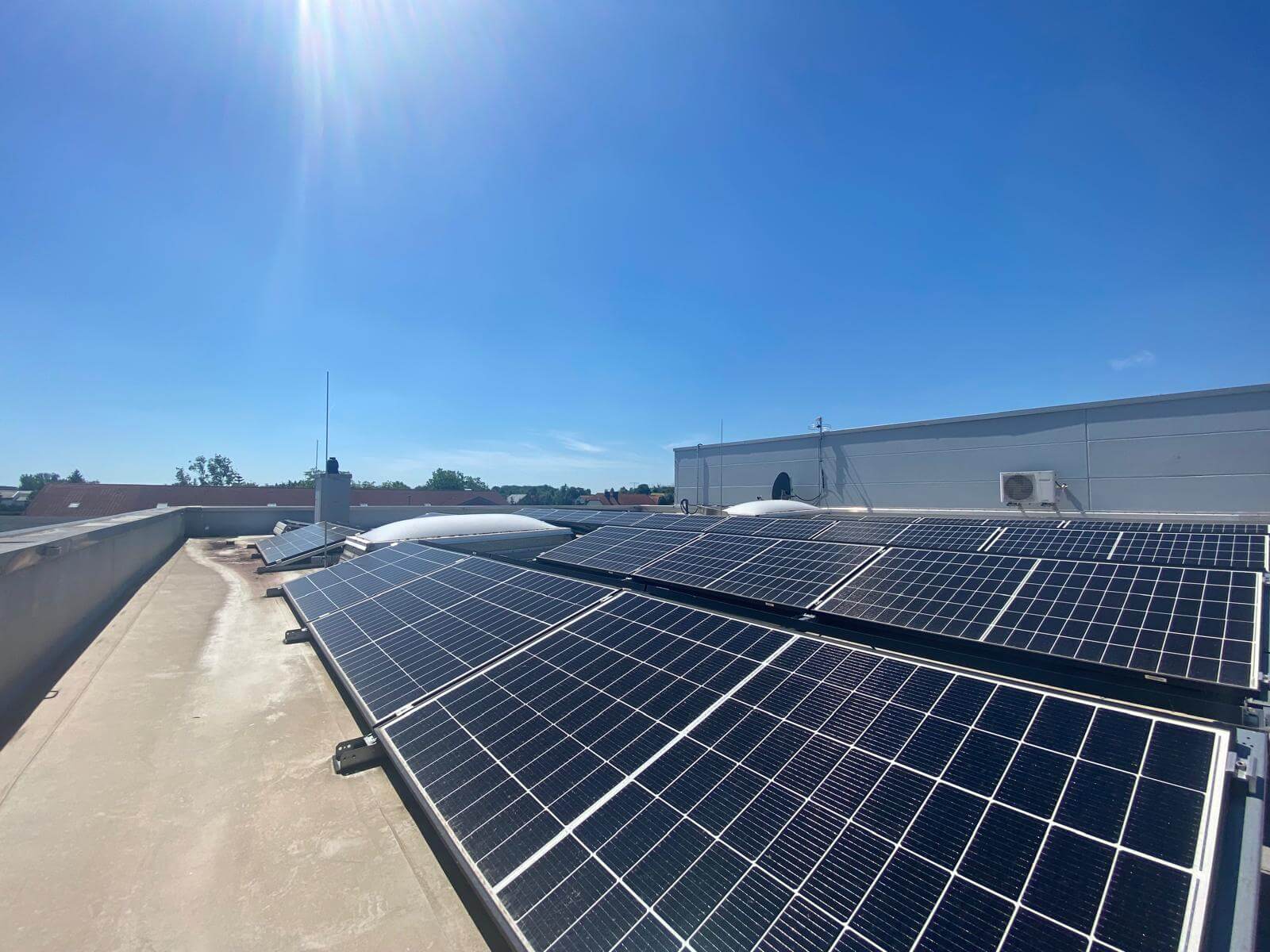 Weitere Anwendungen: Solarwärme für Gewerbe & Landwirtschaft