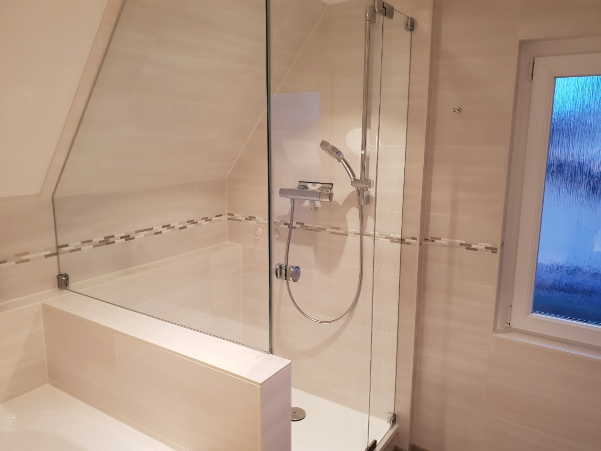 Dachgeschoss-Badsanierung in Berlin-Kaulsdorf: Kreative Lösungen für maximalen Komfort