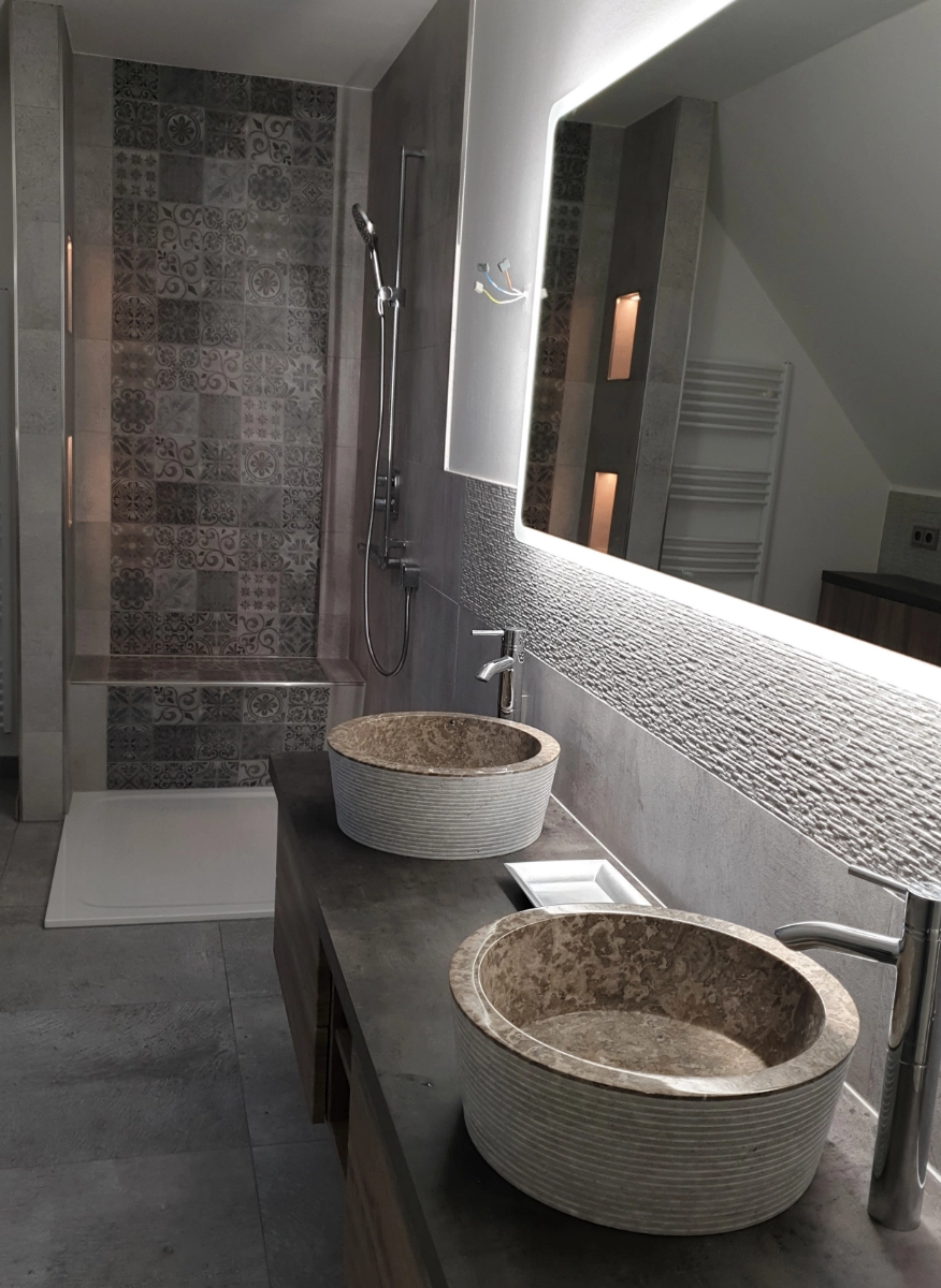 Barrierefreie Luxus-Badsanierung in Berlin-Karlshorst: Design & Komfort vereint