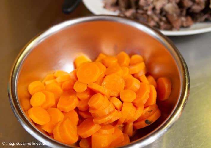 20200506 Karotten gekocht in Rindsuppe