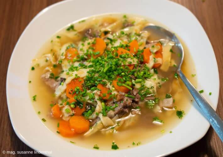 20200506 Rindsuppe Fleischeinlage Frittaten Karotten
