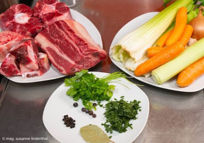 20200506 Rindsuppe Rinderbruehe Zutaten