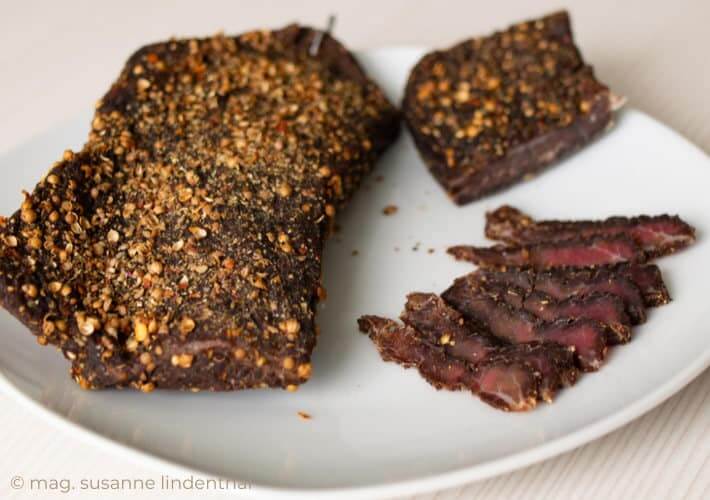 20220608 Biltong im Ganzen am Teller