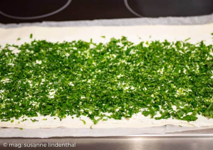 23230412 Baerlauchschnecken Teig mit Baerlauch