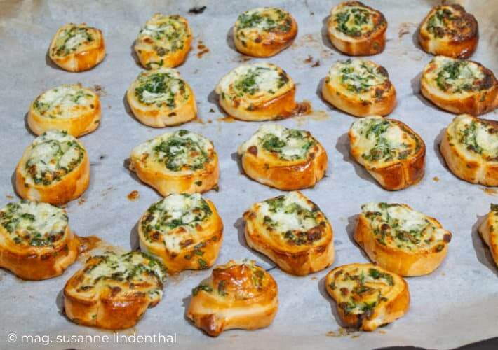 23230412 Baerlauchschnecken gebacken am Blech