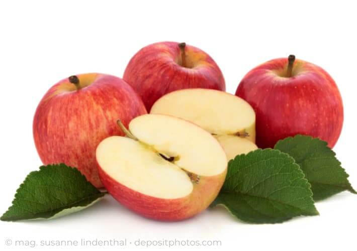 20240204 Zuckerfrei Challenge Aepfel ganz und aufgeschnitten