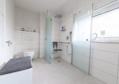 Barrierefreies Bad mit Duschkomfort auf kleinstem Raum | Projekt 180153