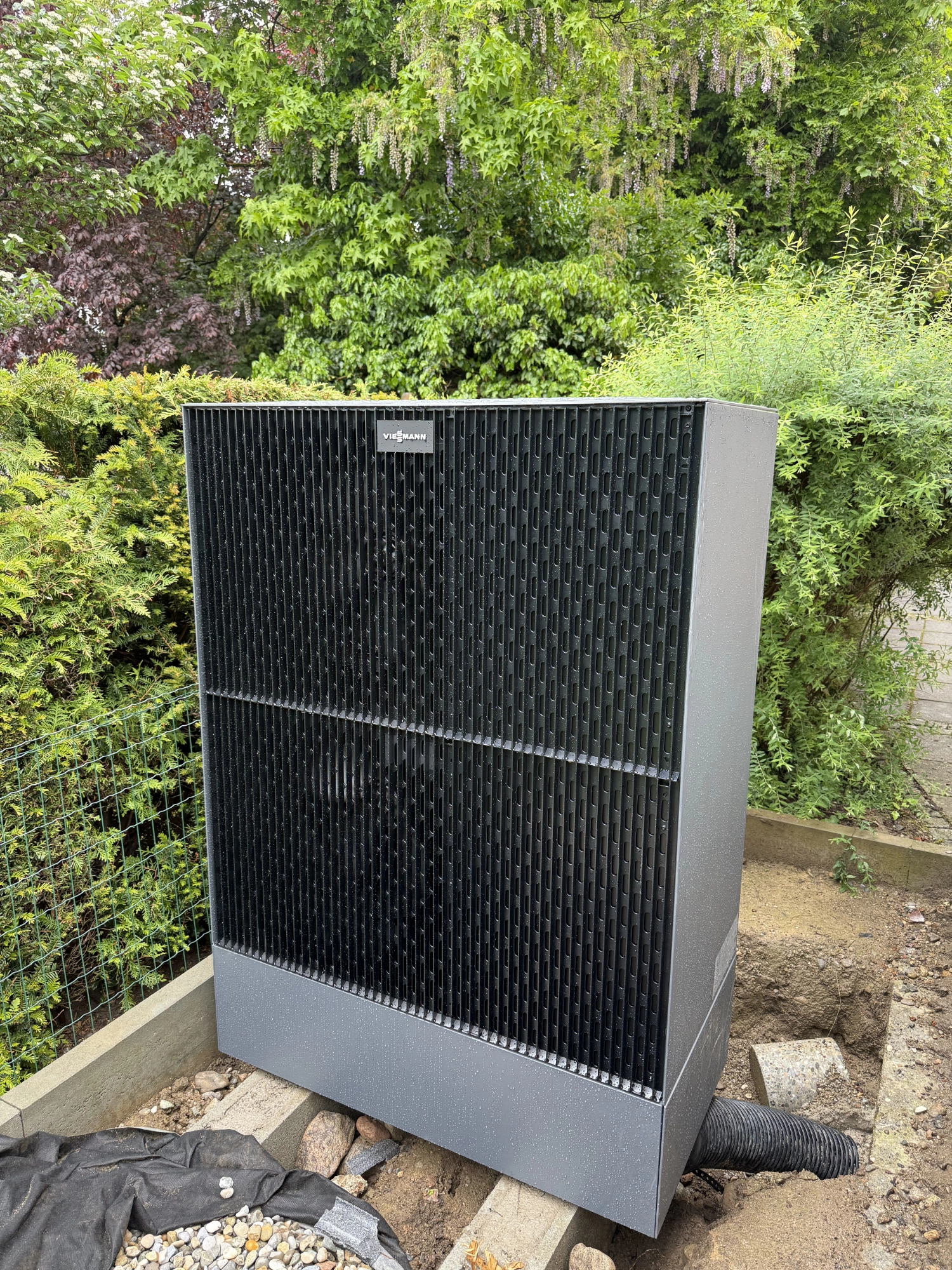 Heizungsneubau im Sechsfamilienhaus mit Hybrid- und Solarintegration